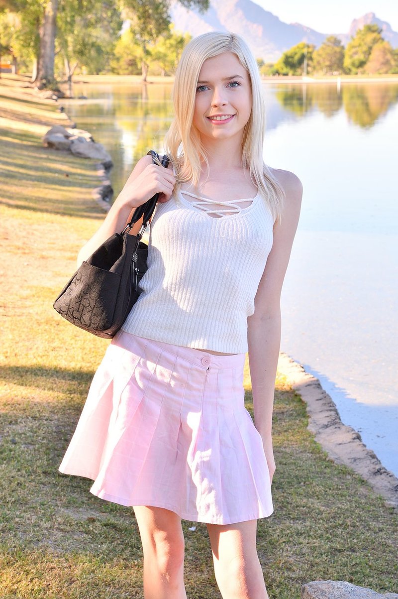 Любовь, 18 лет, 4 размер груди